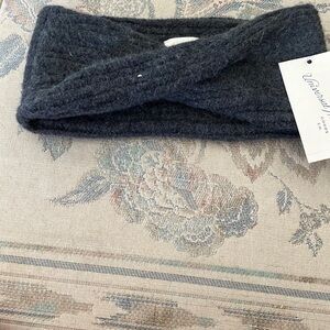 FINAL MARKDOWN Universal thread head band brand new